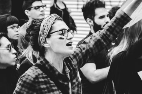 Una docente de un colegio religioso de La Rioja participó en una marcha feminista y la echaron