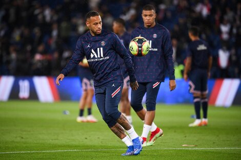 Neymar y Mbappé antes de un partido (Fuente: AFP)