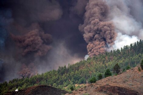 España: tras 50 años entró en erupción el volcán Cumbre Vieja en las Islas Canarias