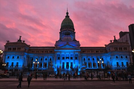 El Congreso, iluminado de azul por el Día Nacional de las Personas Sordas