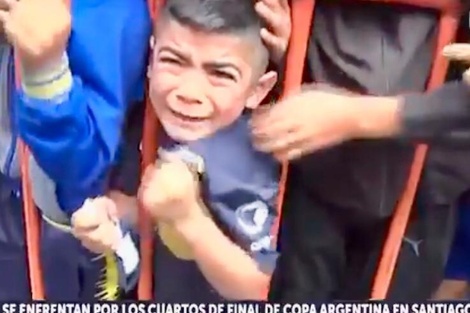 Boca: Marcos Rojo le regaló su barbijo a un hincha en Santiago del Estero