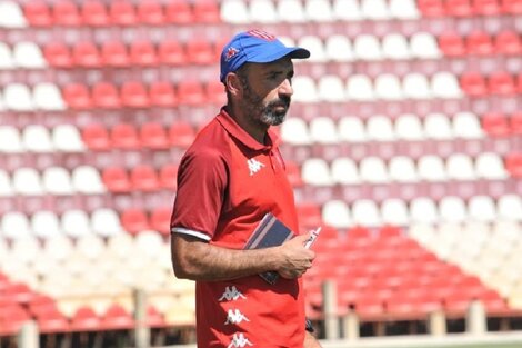 Ocho técnicos en 12 fechas: Azconzábal se fue de Unión