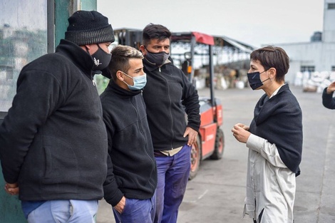 Mayra Mendoza en la empresa Fibras Argentinas: "Estamos trabajando por la reactivación económica de Quilmes y nuestro país"