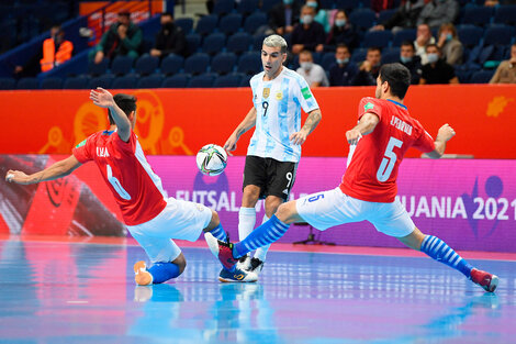 La selección de futsal reaccionó a tiempo y se metió en los cuartos de final del Mundial