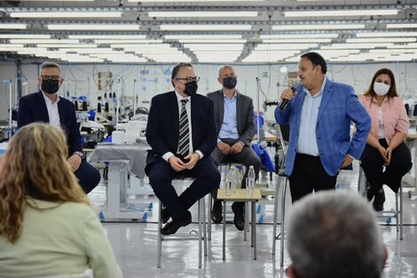 El gobernador Ricardo Quintela y Matías Kulfas inauguran una nueva planta textil 