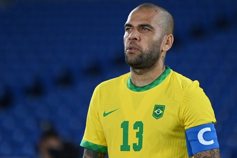 Dani Alves anunció que no jugará para ningún club por el resto del año