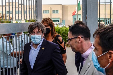 Puigdemont abandona la cárcel tras ser liberado en Cerdeña.