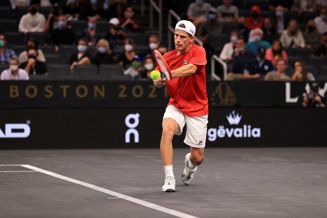 Schwartzman devuelve con su revés