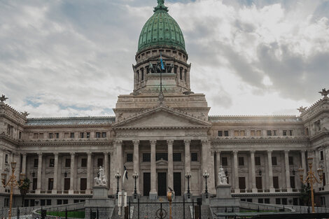 El protocolo vigente establece un límite de 50 legisladores en el recinto. 