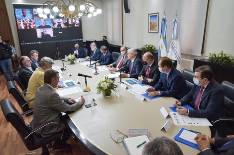 Julián Domínguez y Juan Manzur encabezaron la reunión con gobernadores y la Mesa de Enlace 