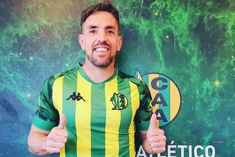 De demonios y tiburones: Gabriel Hauche fue presentado en Aldosivi