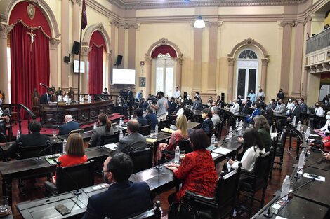 Con los primeros contrapuntos, arrancó la Asamblea Convencional Constituyente