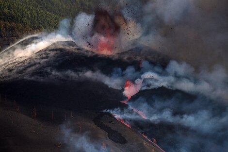 España en alerta: el volcán de La Palma expulsa más lava sobre la isla