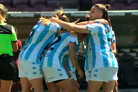 Festejo de las académicas (Fuente: Prensa Racing)