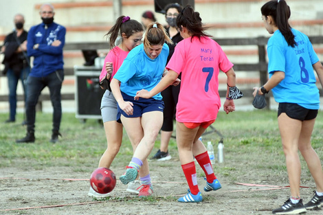 Se recordó el primer encuentro de equipos femeninos hace 108 años.