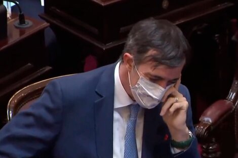 Bullrich, emocionado tras los aplausos de los senadores.