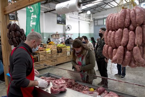 Productores de la Unión de Trabajadores de la Tierra hacen un "Asadazo" en Avellaneda