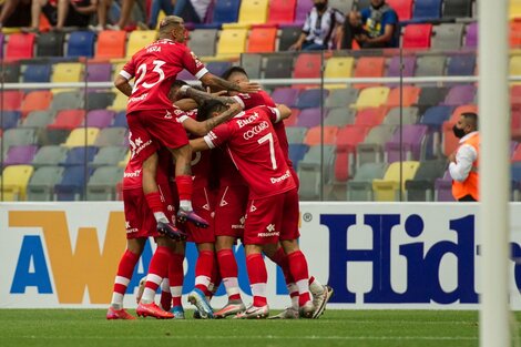 Los jugadores de Huracán festejan
