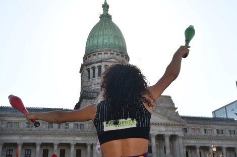 Los feminismos vuelven a reunirse frente al Congreso