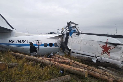 Rusia: mueren al menos 16 personas al estrellarse un avión