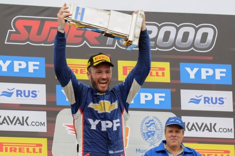 Canapino ganó en Súper TC2000 y llegó a la cima del torneo 