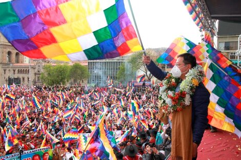 Al ritmo del wiphalazo, el oficialismo copó las principales ciudades de Bolivia