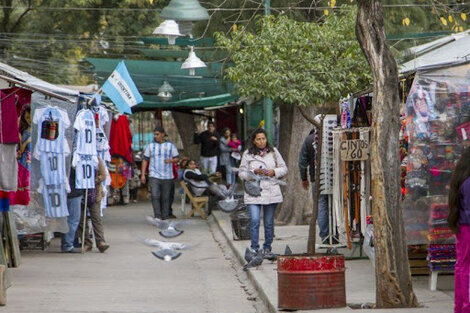 Municipio y provincia no definen cómo ordenar el caos de la venta ambulante