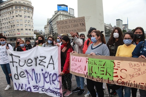 Las mujeres desalojadas de Villa 31 marcharon al Obelisco en repudio al violento operativo del 30 de septiembre y por el acceso a una vivienda.