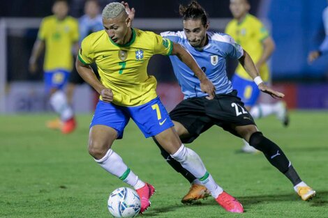 La ida en Montevideo terminó con triunfo 2-0 de Brasil