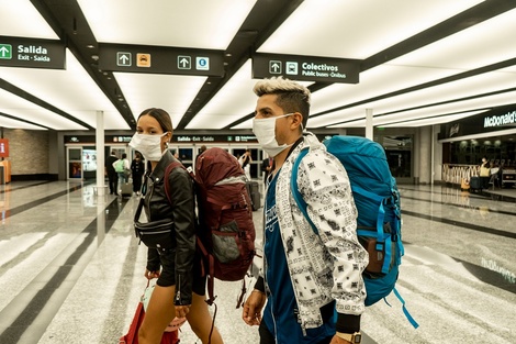 Los jóvenes que ven la salida en Ezeiza