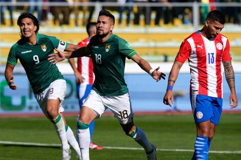 Rodrigo Ramallo festeja el primer gol de Bolivia