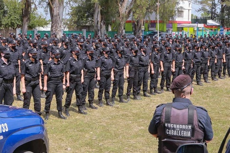 Lo que hay detrás del uniforme y la gorra 