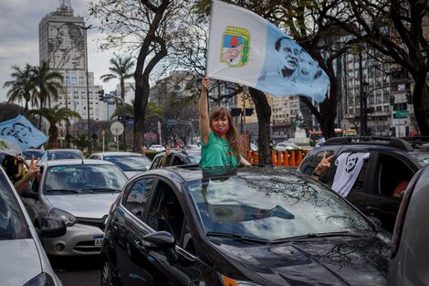 Por la pandemia en 2020 el 17 se movilizó en vehículos. Este año regresa la marcha en Plaza de Mayo.