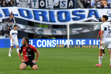 Belluschi se resigno ante la derrota como todo Newells. 