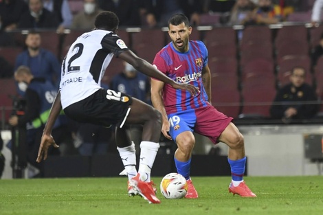 Sergio Agüero tuvo su esperado, aunque "mini", debut con el Barcelona