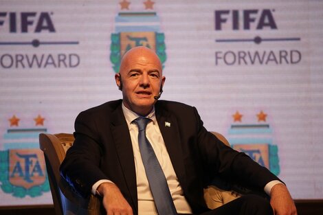 Infantino llegó a Buenos Aires a buscar apoyo para su proyecto