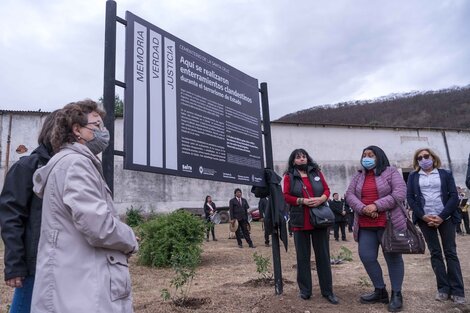 Se señalizó el cementerio de la Santa Cruz como sitio de la memoria