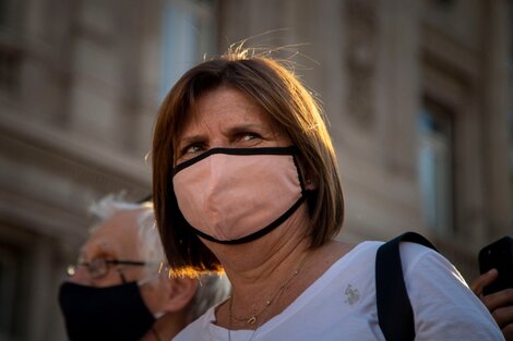 Patricia Bullrich fue a relanzar la campaña de Juntos por el Cambio a Catamarca y los músicos callejeros de la peatonal la recibieron con la marcha peronista.