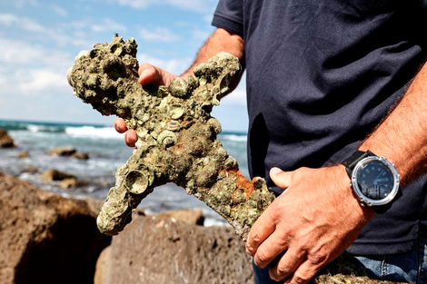 La espada de 900 años de antigüedad hallada en el fondo del Mediterráneo.