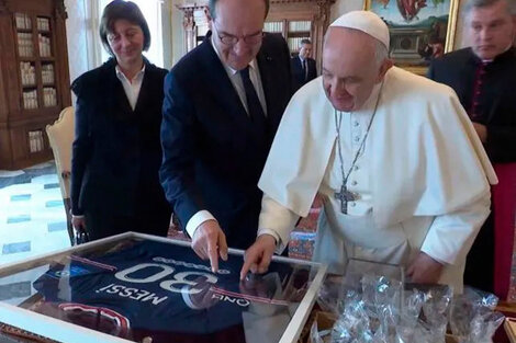 El papa Francisco le agradeció a Lionel Messi por la camiseta del PSG