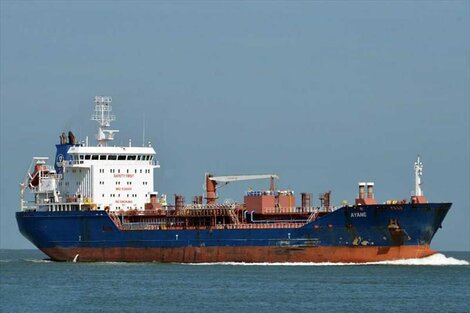 Un marinero mató al capitán y al primer oficial en un barco en el Río de la Plata