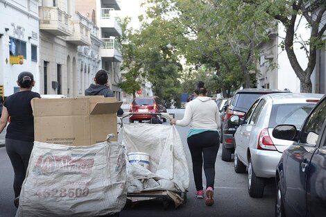 El trabajo de los cartoneros es un trabajo de subsistencia pero tambien ambiental. (Fuente: Andres Macera)
