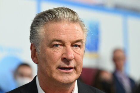 Alec Baldwin: el asistente que le dio el arma había tenido un incidente anterior