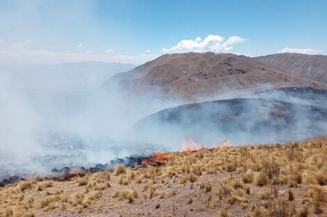 Incendio en Salta, a más de 2.500 metros de altura