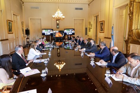 Encuentro de gobernadores con el Presidente en el Salón Eva Perón, Casa de Gobierno.