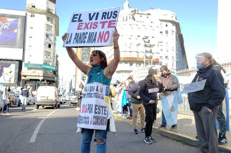 Marcha anticuarentena en el Obelisco. Foto: Leandro Teysseire.