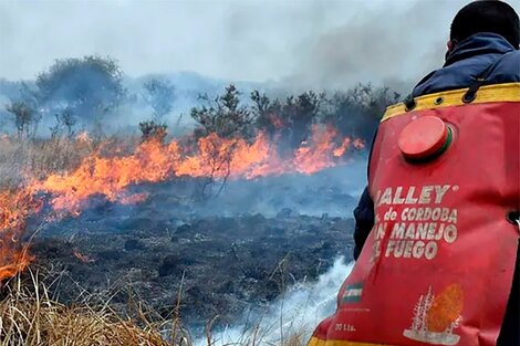 Córdoba: continúa activo el incendio en el Valle de Traslasierra 