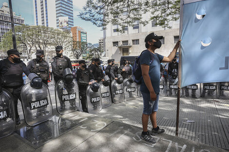 Reclamos, represión y heridos en el centro porteño