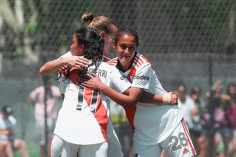 Clausura femenino: River vapuleó a Comunicaciones y quedó como líder