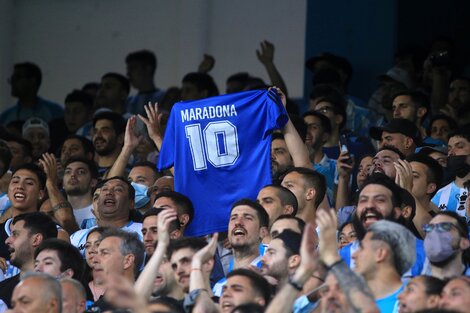 El recuerdo a Maradona en el estadio Presidente Perón